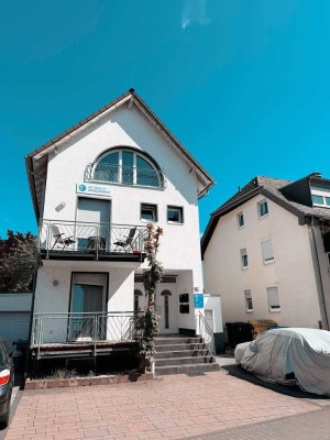 Modernes Einfamilienhaus mit Einliegerwohnung in zentraler Lage