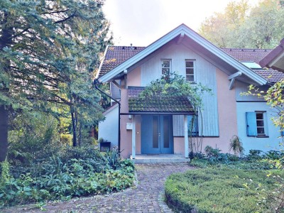 Traumhaus im Dornröschen-Schlaf! Prinz gesucht! Südlich von Velden, 1.306 m² Grund mit schönem, altem Baumbestand