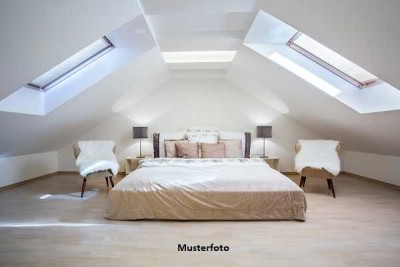 Helle 3-Zimmer-Dachgeschoss-Wohnung mit 3 Balkonen