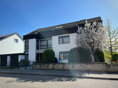 Traumhaftes Zweifamilienhaus mit Pool