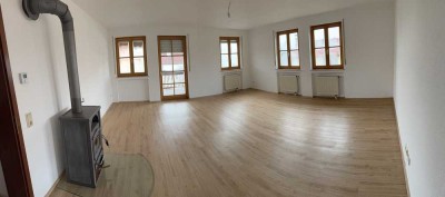 Helle 3-Zimmer-Wohnung mit Balkon u. EBK in Bad Neustadt/Saale, zentrale Lage