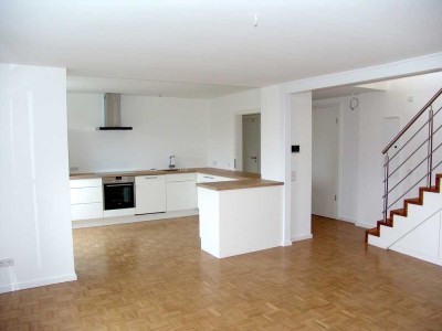 Sehr schöne Maisonette Wohnung - Nähe Schlosspark - Dachterrasse - Einbauküche - Personenaufzug