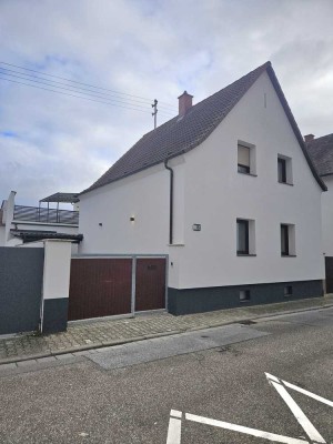 Eine-Zweifamilienhaus  komplett renoviert