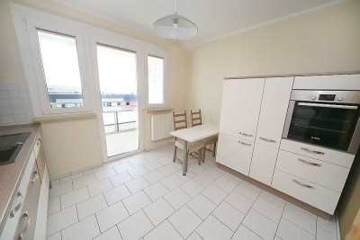 Große 2- Raumwohnung mit Wintergarten und Einbauküche