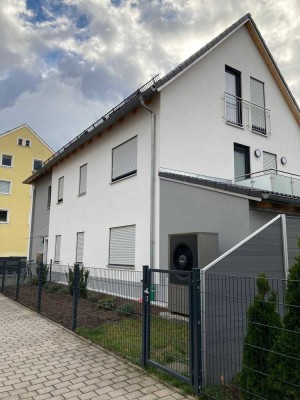 Erstklassiges Zuhause in Top-Lage: Wie-neue 2-Zimmer-Wohnung KFW55 Standard mit Terrasse,Garten& EBK