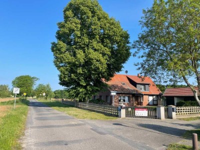 Landleben mit Weitblick – Wohnhaus mit Pferdestall, mehreren Einheiten und optionalem Land in Pen...