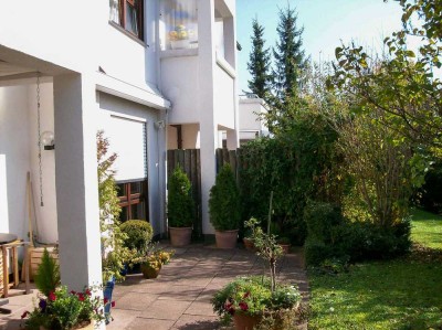 Schöne sonnige Wohnung mit Terrasse und eigenem Garten