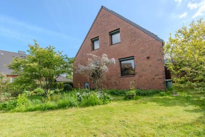 Wohnen im Grünen: Charmantes Einfamilienhaus mit großem Garten und moderner Technik