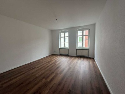 75m² 3-Raum-Wohnung mit Badewanne in ruhiger Seitenstraße