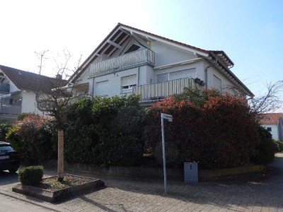 Erdgeschoßwohnung mit Terasse und Garten.