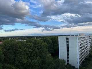 Renoviert, frei zum Bezug und toller Fernblick: 2-Zimmer-Whg. zu verkaufen