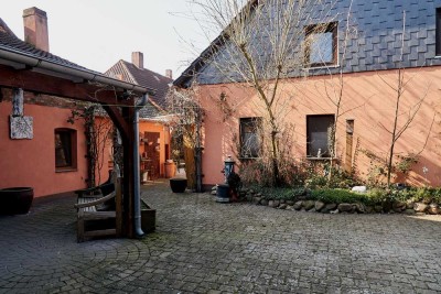 Außergewöhnliches Einfamilienhaus mit Werkstatt, Scheune und einer Einliegerwohnung