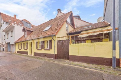 Historisches Einfamilienhaus mit Charme und Gestaltungspotenzial in unmittelbarer Neckarnähe