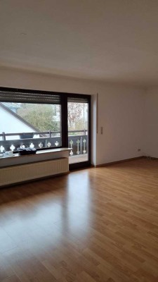 Ansprechende 4-Zimmer-DG-Wohnung  mit großem Balkon in I.-O./Göttschied