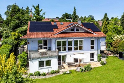 Bildschönes Familienhaus in Holzbauweise mit Wärmepumpe, PV und Weitblick in die Natur