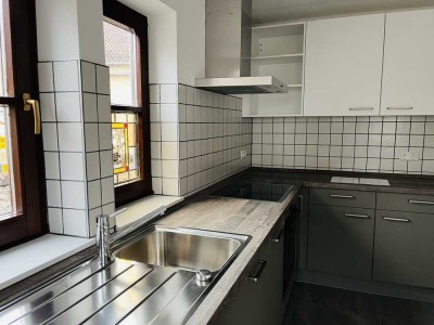 Aidlingen: 2-ZW mit großen Balkon in zentralster Lage
