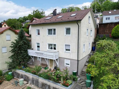 Großzügiges Zweifamilienhaus in bezaubernder Aussichtslage von Gräfenberg