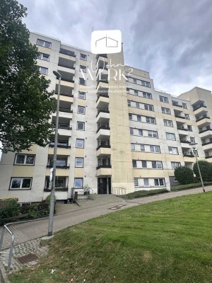 Top Wohnung, mod. Einbauküche, toller Ausblick, große Loggia, 2 Balkone & Garage.