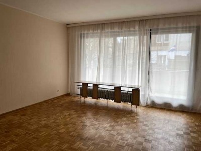 Gut ausgestattete 2 1/2 Raum-Wohnung mit großem Balkon im Zentrum