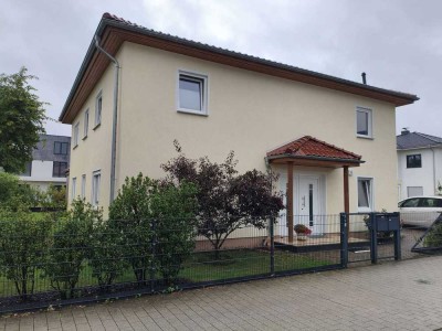 Einfamilienhaus mit Einliegerwohnung im Villenpark Groß Glienicke im Norden Potsdams