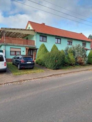 Zweifamilienhaus mit überdachter Terrasse