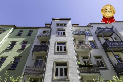 Renovierte Wohnung mit Balkon und neuer Einbauküche in praktischer Lage