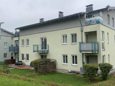 Gut aufgeteilte 4-Zimmer Wohnung mit Loggia, Terrasse, Küche und 2 Tiefgaragenstellplätzen in bekannter Wohnlage in Ried