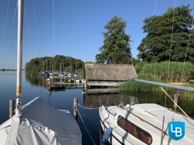 Wohnen am Großen Plöner See: EFH mit exklusivem Zugang zum Wasser, Steg, Bootshaus und eigenem Gäste