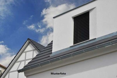 2-Familienhaus nebst Garage