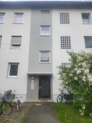 *4-Zimmer Wohnung mit Balkon*