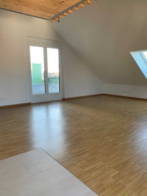 Großzügige DG-Wohnung mit Galerie und Dachterrasse