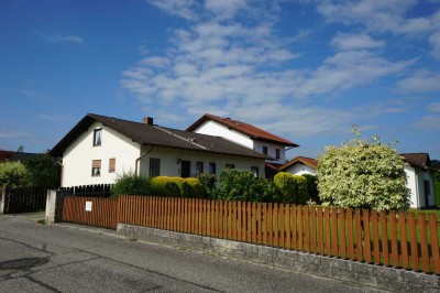 Schon freigestellt, solides Einfamilienhaus mit sonnigem Garten, 10 Min nach Rosenheim