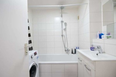 FREI! chice 2-Zi-Wohnung mit großer Loggia + chicem Bad + EBK + Stellpl.in Puchheim/Bhf.