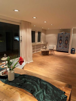 Renovierte Dachgeschosswohnung in Essen-Holsterhausen - mit grünem Ausblick!