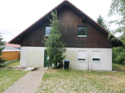 Attraktive Lage - Haus mit zwei Wohneinheiten und Photovoltaikanlage am Waldrand
