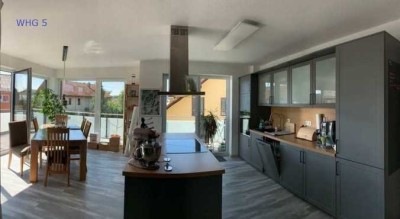Neuwertige 5-Zimmer-Wohnung mit großer Terrasse oder Balkon