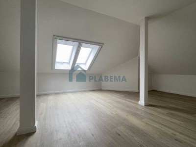 Penthouse trifft auf Maisonette: Renovierte 4-Zimmer-Wohnung mit Einbauküche & Dachterrasse