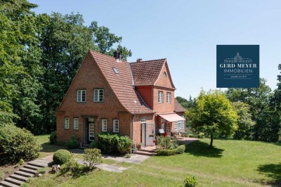 Selent: historische und bildschöne Villa im Schloßpark der Blomenburg