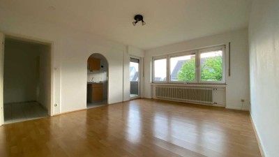 Schöne und gepflegte 1-Raum-Etagenwohnung mit Balkon und "Einbauküche" in Leverkusen-Lützenkirchen
