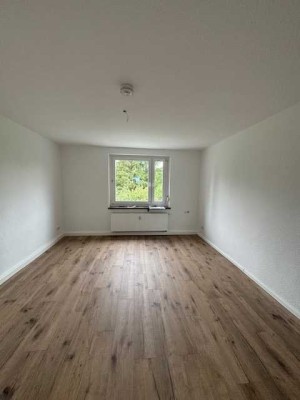 Neu renovierte 2 Zimmer Wohnung und Wannenbad