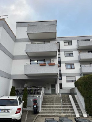 Erstbezug nach Sanierung mit Einbauküche und Balkon: attraktive 2-Zimmer-Wohnung in Hofherrnweiler