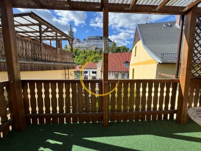 Geräumige 2- Zimmer Wohnung mit Balkon, Einbauküche und Blick auf die Osterburg
