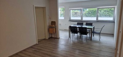 Exclusive 2,5 EG Zimmer-Wohnung als Büroräume nach Kernsanierung zur Gewerblichen nutzung zu vermiet