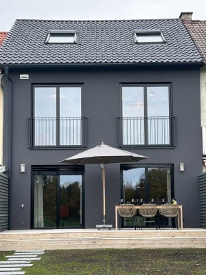 Modernes Architekten-Reihenhaus · Luxusausstattung · Bergblick
