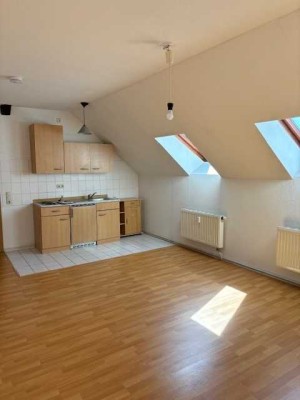 Lichtdurchflutetes Singleapartment inkl. Einbauküche & Stellplatz