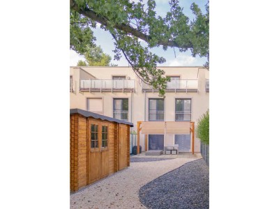 Neuwertige 6-Zimmer-Reihenhaus mit Einbauküche, Garten, Stellplatz