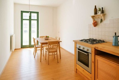 Vermietete, geräumige 2-Zimmerwohnung im historischen Altbau und Südbalkon