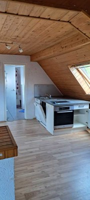 Freundliche und vollständig renovierte 2-Zimmer-DG-Wohnung in Bad Dürkheim (Kreis)