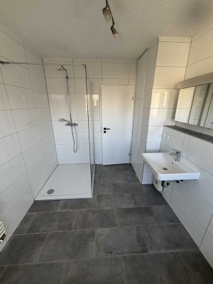 Erstbezug nach Renovierung! 3 ZKB in 3 Parteienhaus