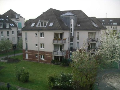Exklusive, neuwertige 1,5-Zimmer-Wohnung mit Balkon und EBK in Düsseldorf Benrath, Rheinblick